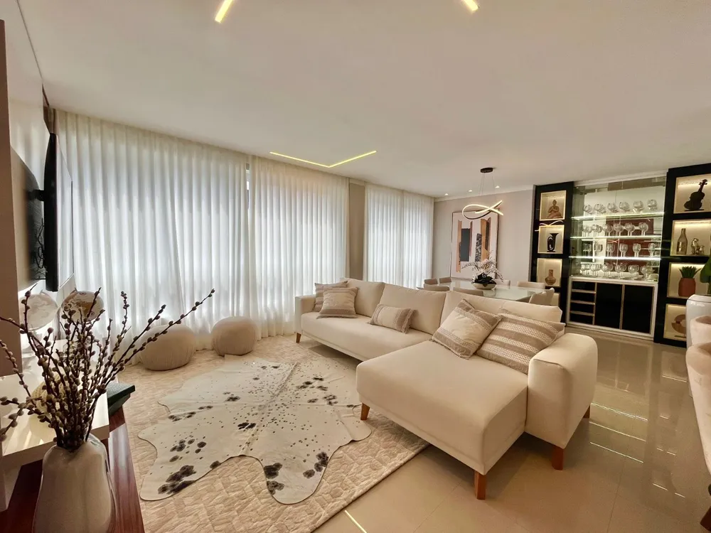 Apartamento, 3 quartos, 216 m² - Foto 1