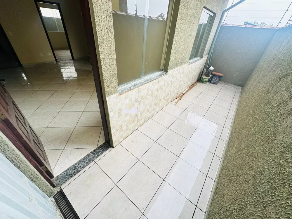 Casa à venda com 2 quartos, 100m² - Foto 2