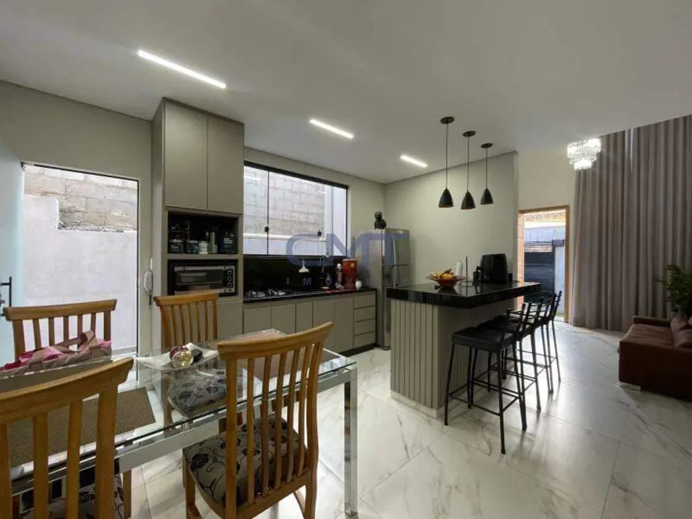 Casa, 3 quartos, 200 m² - Foto 1