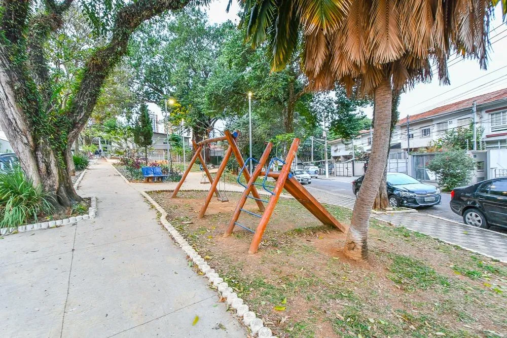 Casa, 4 quartos, 257 m² - Foto 1