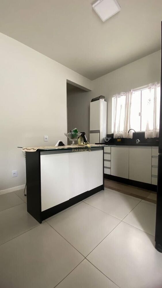Casa à venda com 3 quartos, 120m² - Foto 1