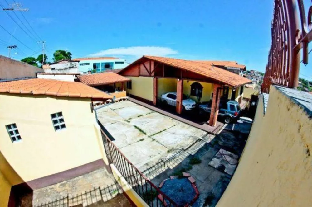 Casa à venda com 3 quartos, 310m² - Foto 2