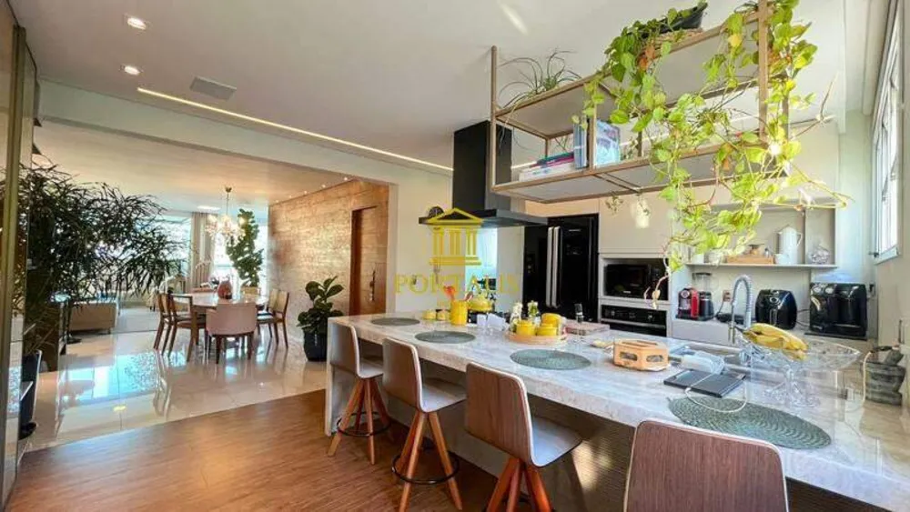 Apartamento, 3 quartos, 165 m² - Foto 1