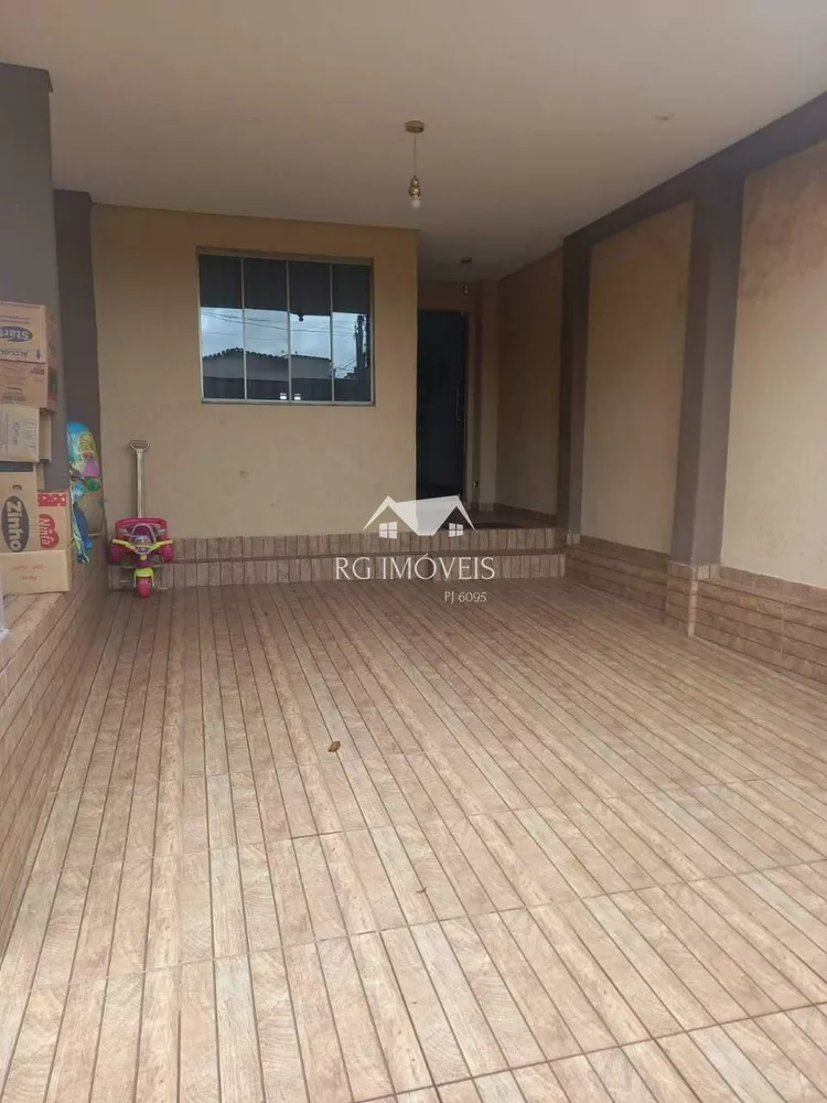 Casa à venda com 4 quartos, 235m² - Foto 2