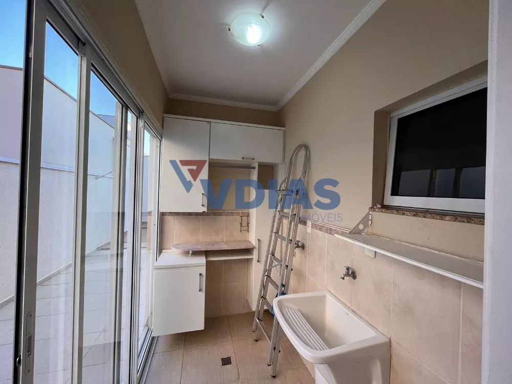 Casa de Condomínio para alugar com 3 quartos, 300m² - Foto 6