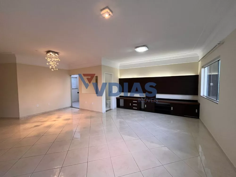 Casa de Condomínio para alugar com 3 quartos, 300m² - Foto 4