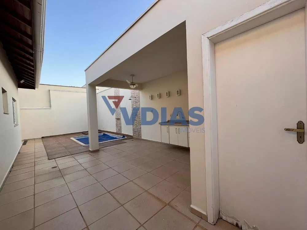 Casa de Condomínio para alugar com 3 quartos, 300m² - Foto 8