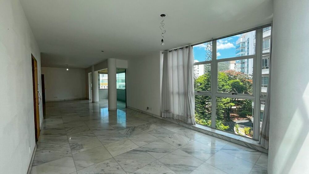 Apartamento à venda com 4 quartos, 182m² - Foto 1