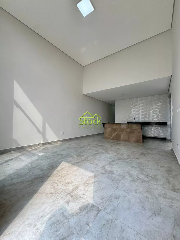 Casa à venda com 3 quartos, 235m² - Foto 2