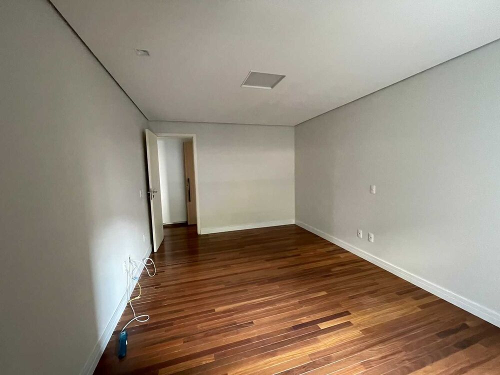 Apartamento à venda com 4 quartos, 225m² - Foto 4