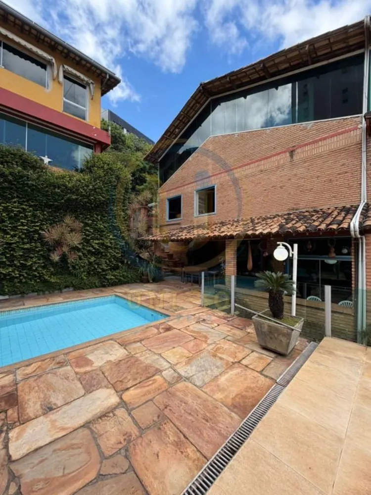 Casa, 6 quartos, 720 m² - Foto 1