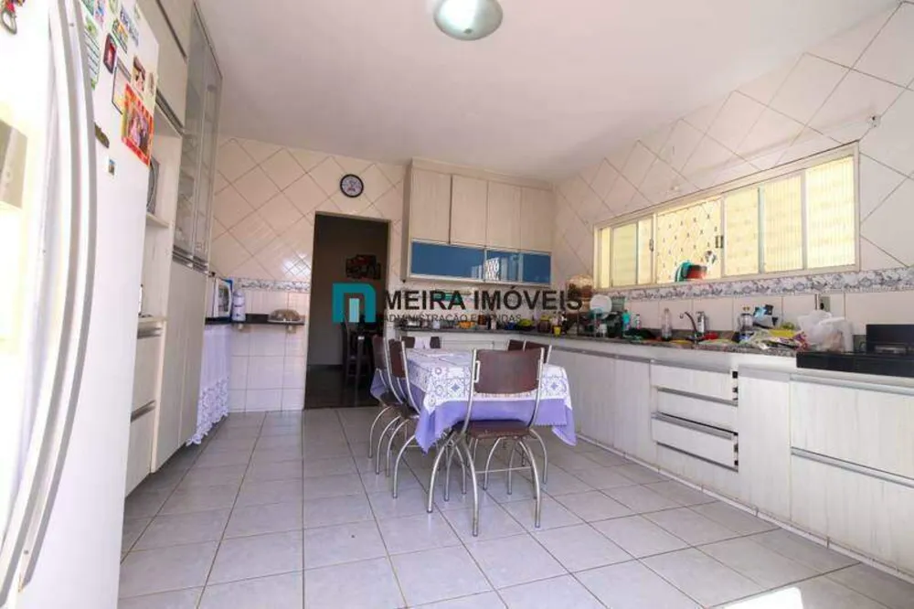 Casa, 5 quartos, 260 m² - Foto 1