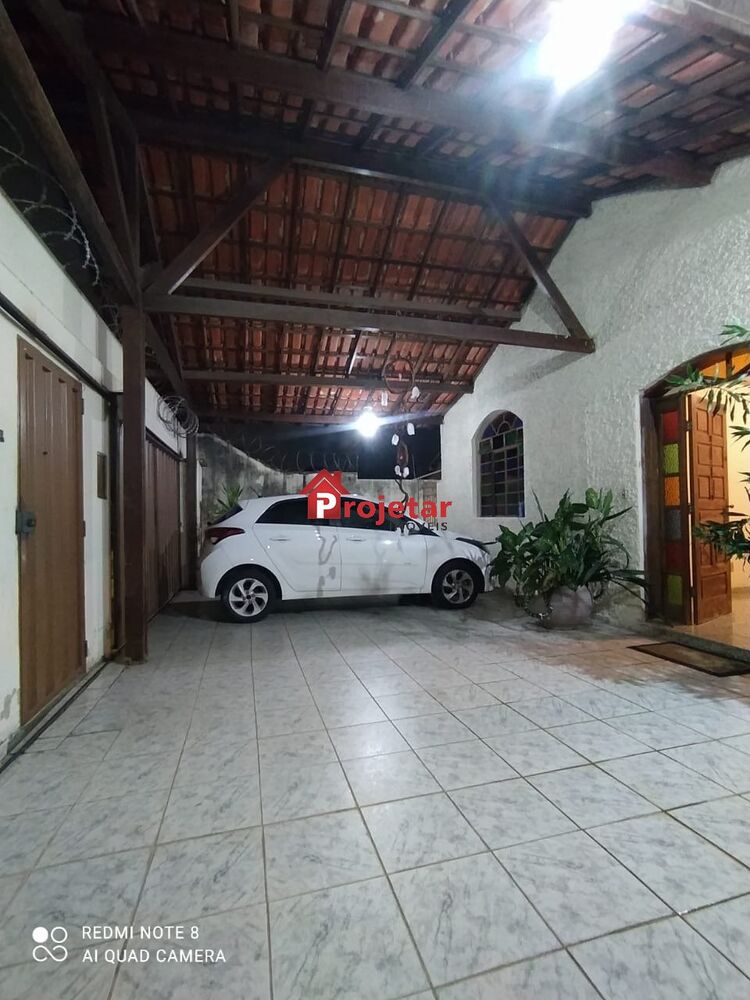 Casa à venda com 4 quartos, 400m² - Foto 1
