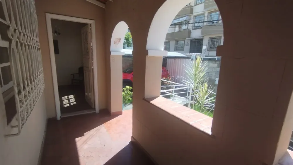 Casa, 6 quartos, 200 m² - Foto 1