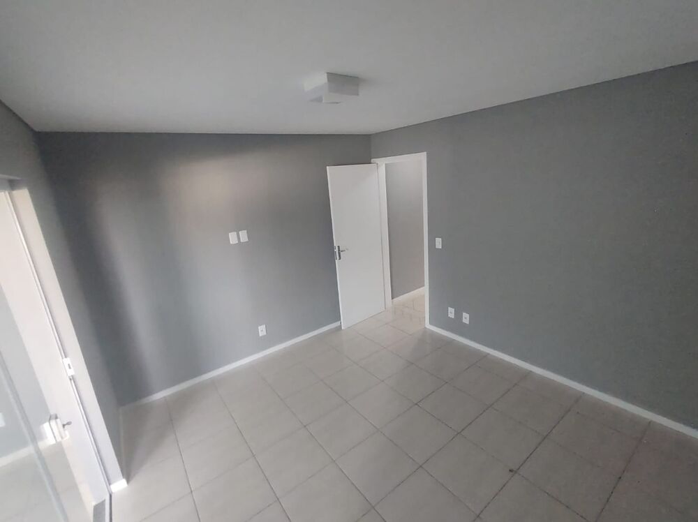 Casa à venda com 2 quartos, 80m² - Foto 2