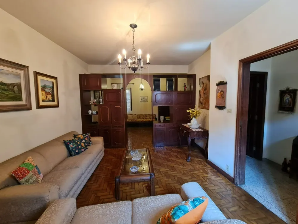 Casa, 6 quartos, 247 m² - Foto 1