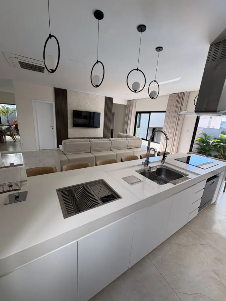 Casa, 4 quartos, 280 m² - Foto 1