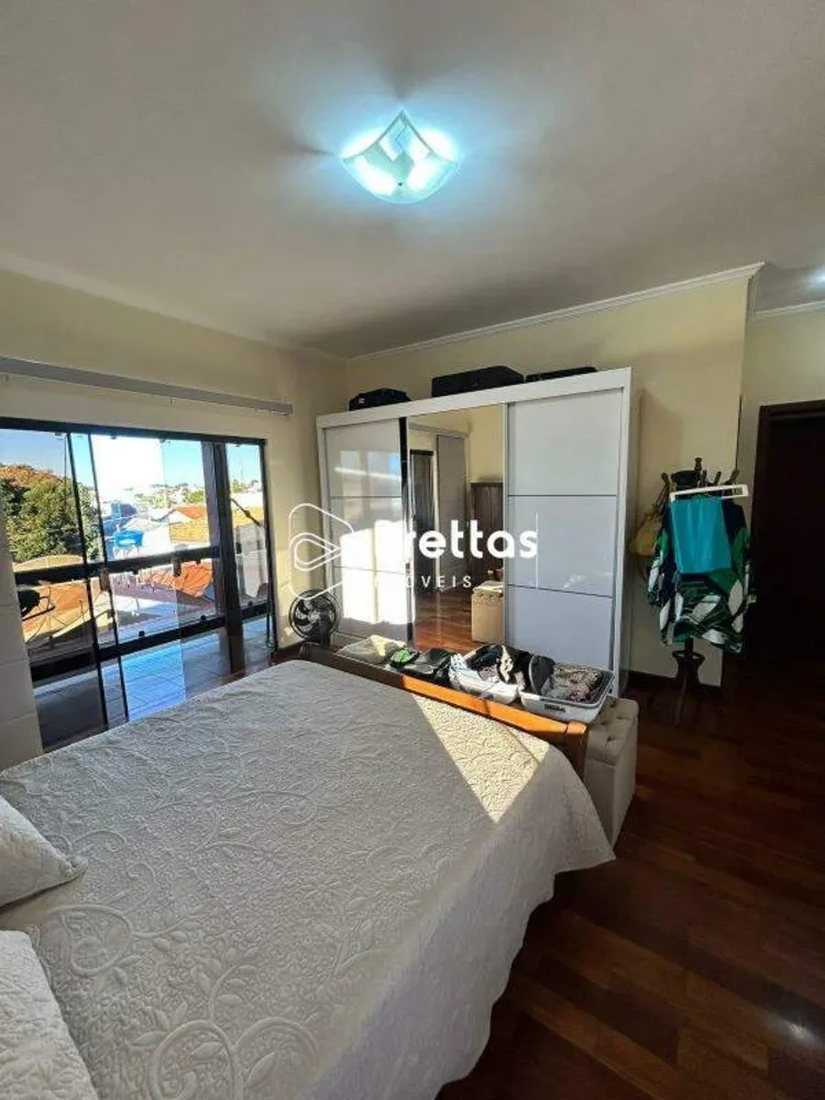 Casa, 3 quartos, 216 m² - Foto 4