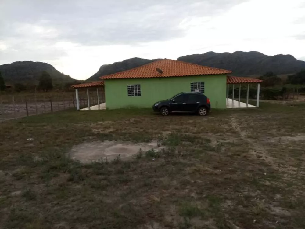 Chácara à venda com 4 quartos, 200m² - Foto 1