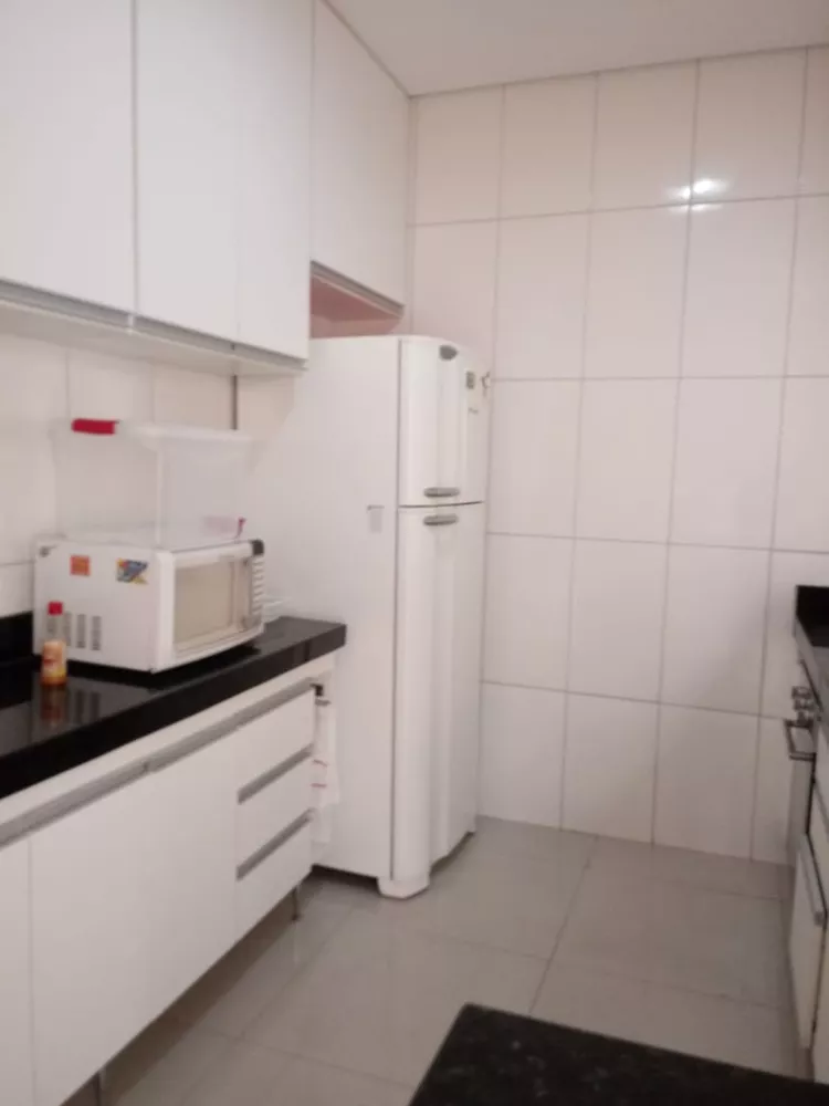 Casa à venda com 4 quartos, 200m² - Foto 3