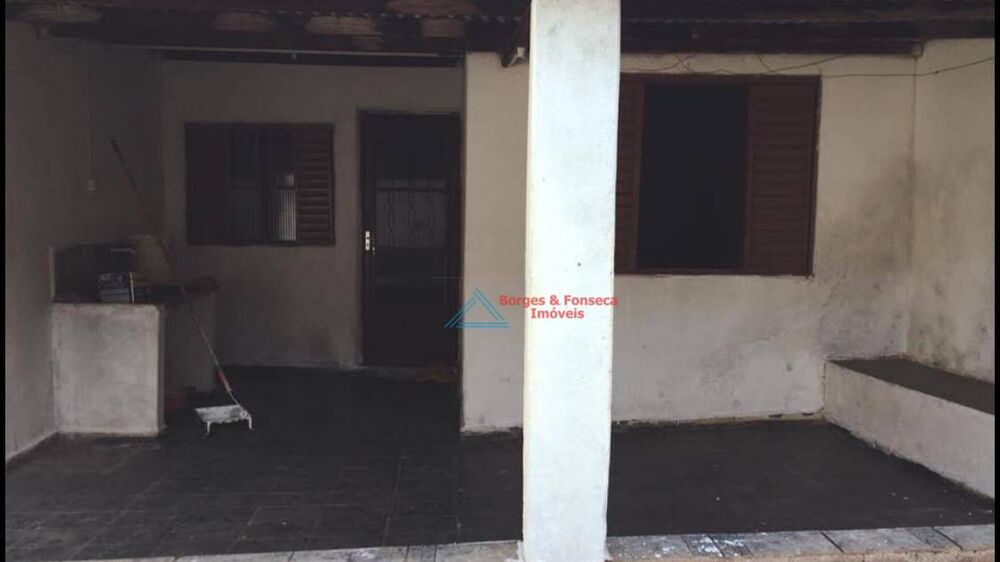 Casa à venda com 4 quartos, 200m² - Foto 2