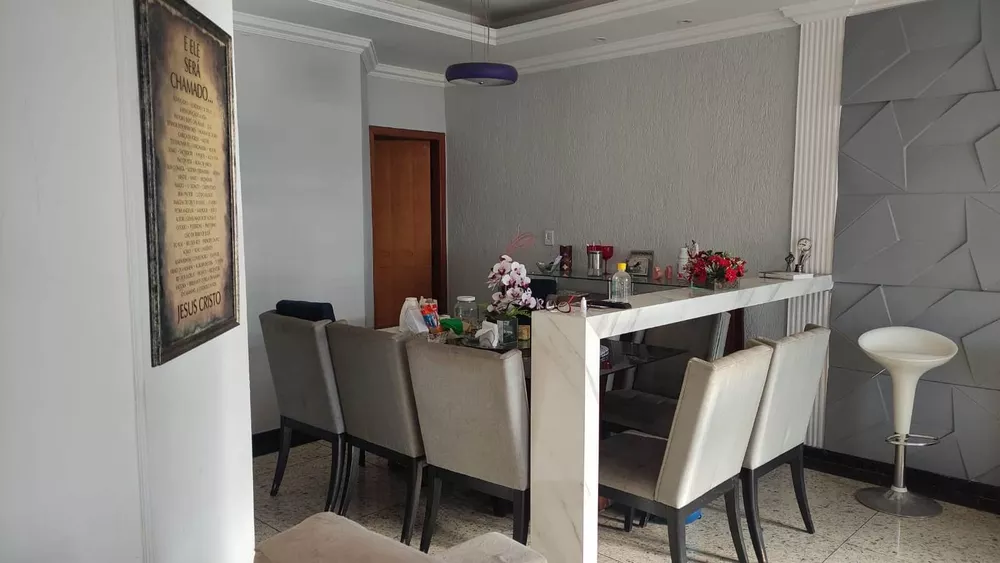 Casa à venda com 3 quartos, 180m² - Foto 1