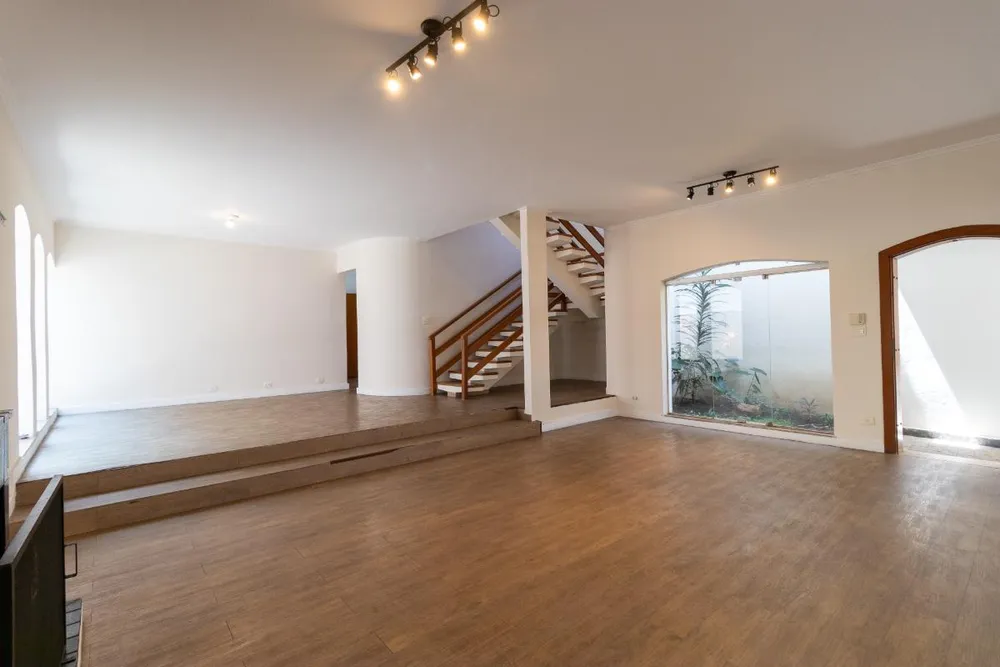 Casa, 4 quartos, 250 m² - Foto 1