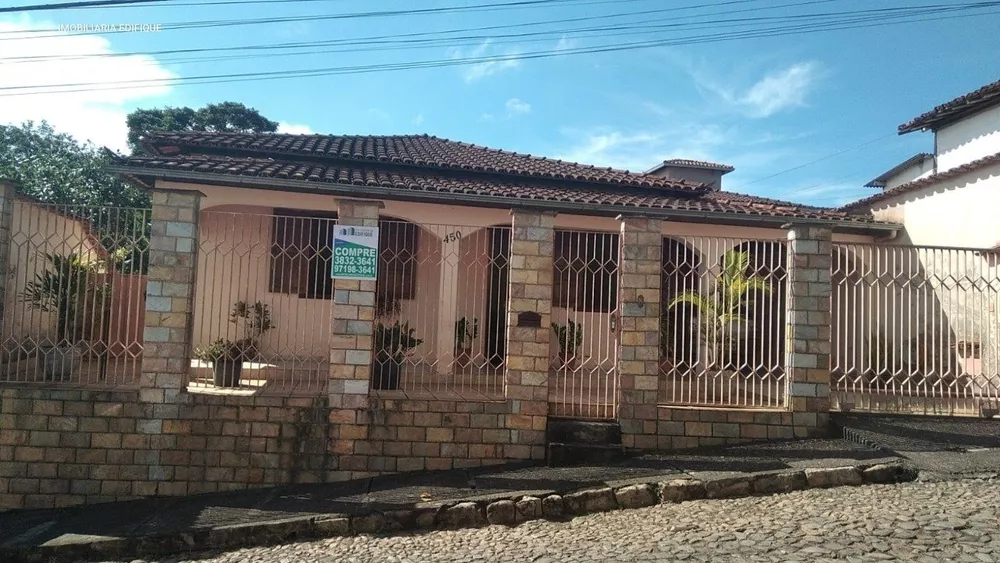 Casa à venda com 4 quartos, 144m² - Foto 1