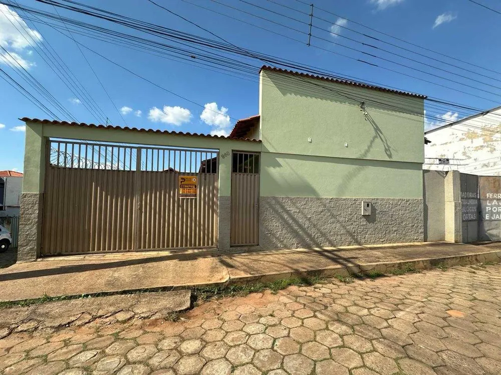 Casa, 3 quartos, 239 m² - Foto 1