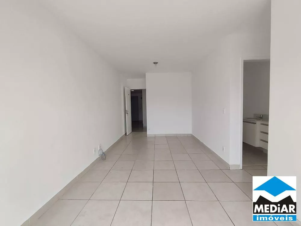 Apartamento à venda com 3 quartos, 70m² - Foto 2