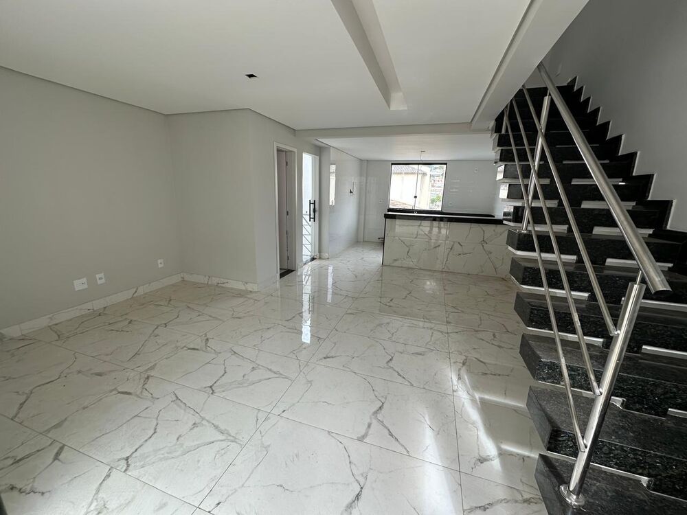 Casa à venda com 3 quartos, 125m² - Foto 1