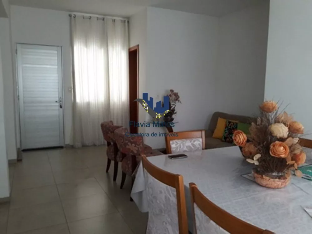 Casa à venda com 3 quartos, 150m² - Foto 1