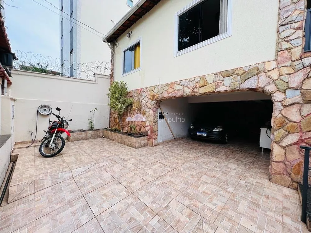 Casa à venda com 4 quartos, 360m² - Foto 1