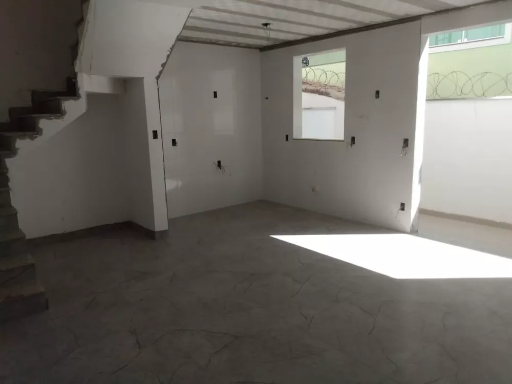 Casa à venda com 3 quartos, 88m² - Foto 2