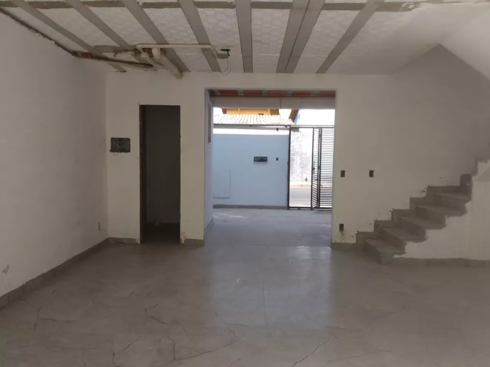 Casa à venda com 3 quartos, 88m² - Foto 1