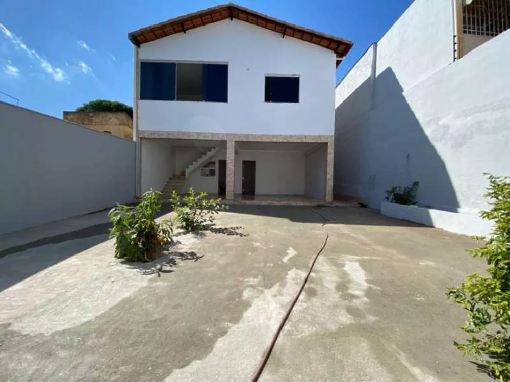 Casa à venda com 5 quartos, 283m² - Foto 1