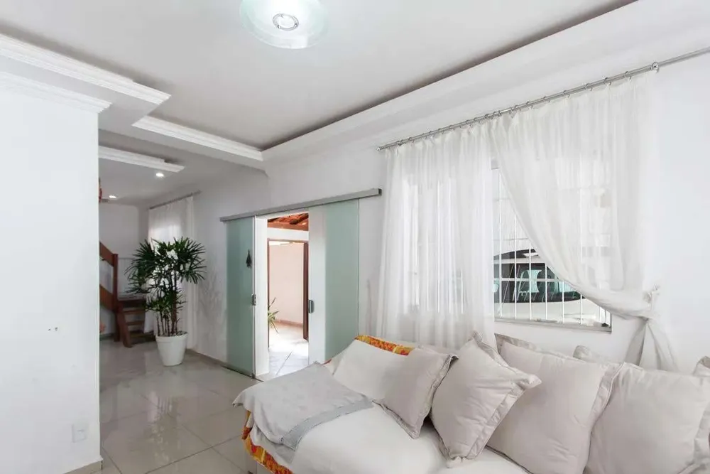 Casa, 4 quartos, 274 m² - Foto 1