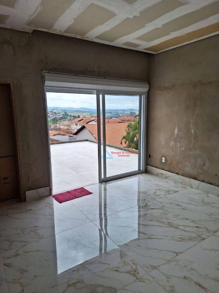 Casa à venda com 4 quartos, 561m² - Foto 3