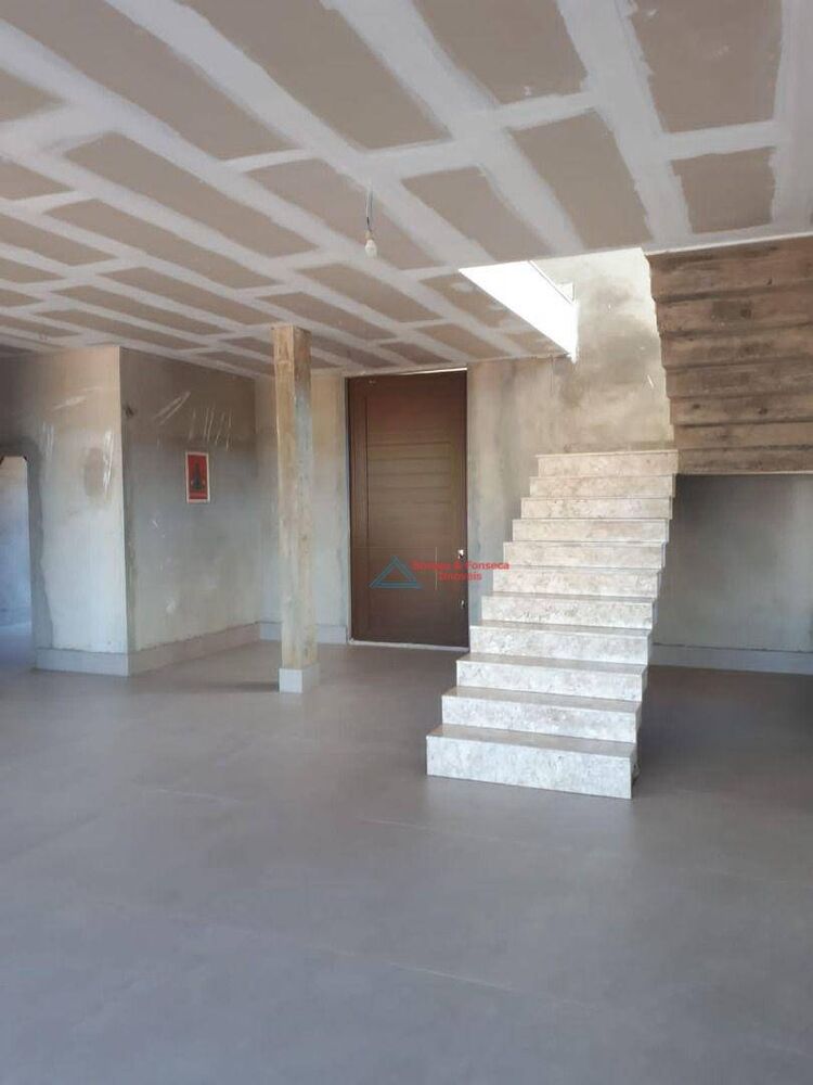 Casa à venda com 4 quartos, 561m² - Foto 1