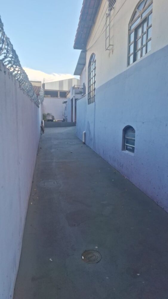 Casa para alugar com 2 quartos, 50m² - Foto 1