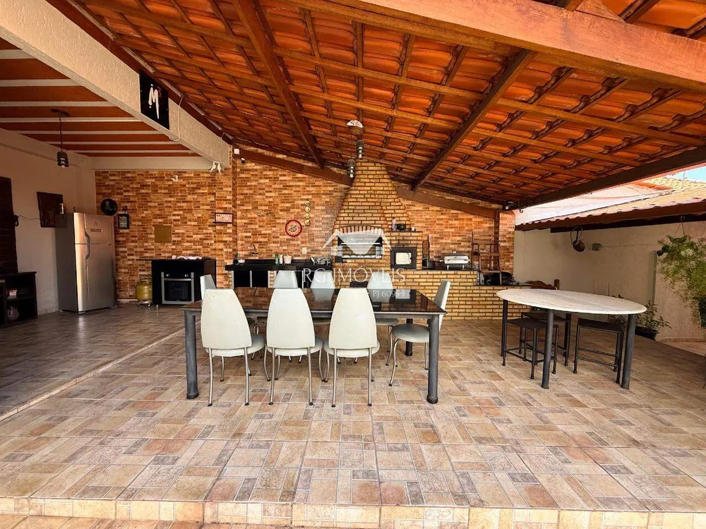 Casa, 3 quartos, 243 m² - Foto 2