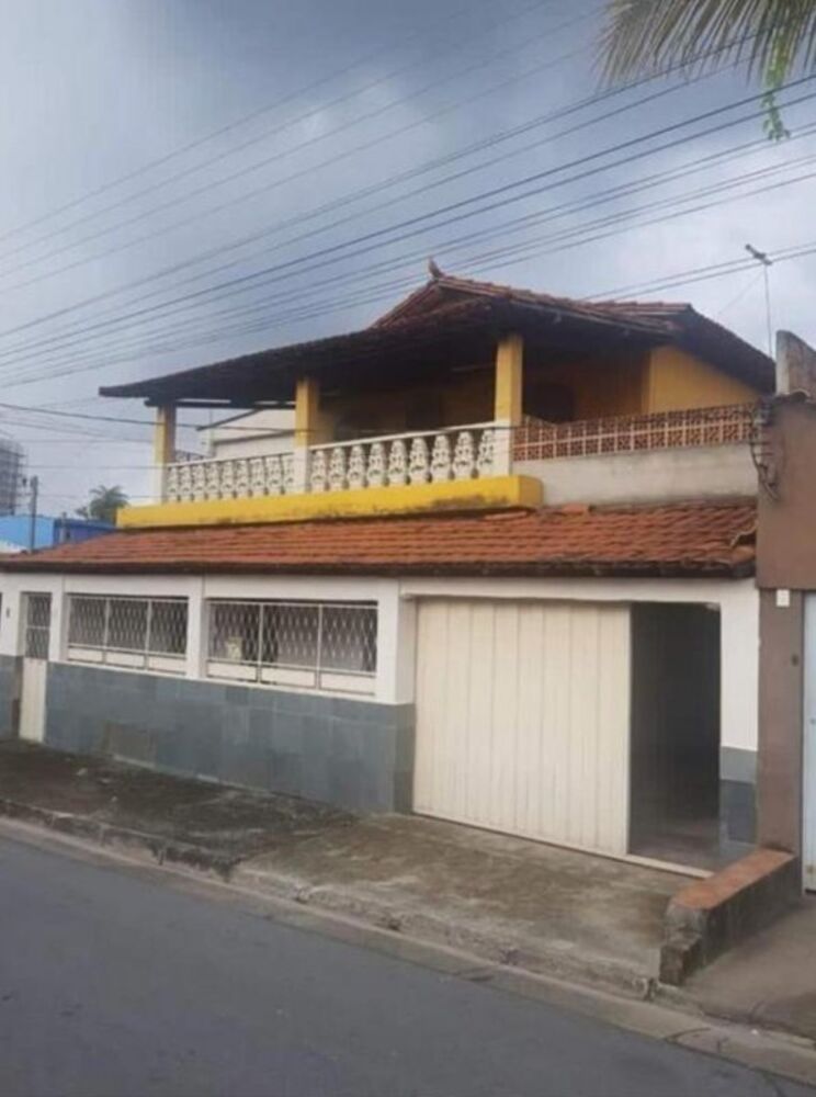 Casa à venda com 5 quartos, 200m² - Foto 1