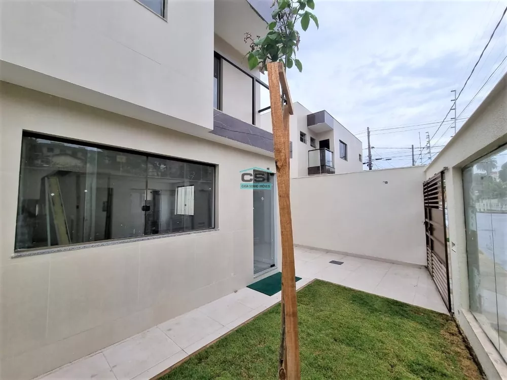 Casa à venda com 3 quartos, 89m² - Foto 1