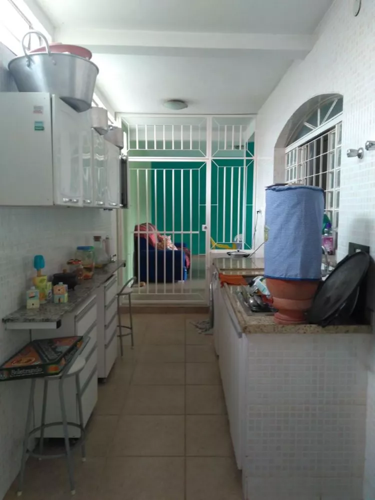 Casa à venda com 3 quartos, 200m² - Foto 4