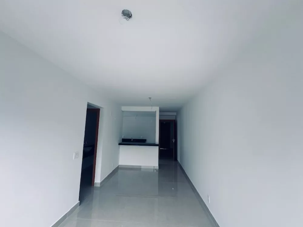 Apartamento à venda com 2 quartos, 61m² - Foto 2