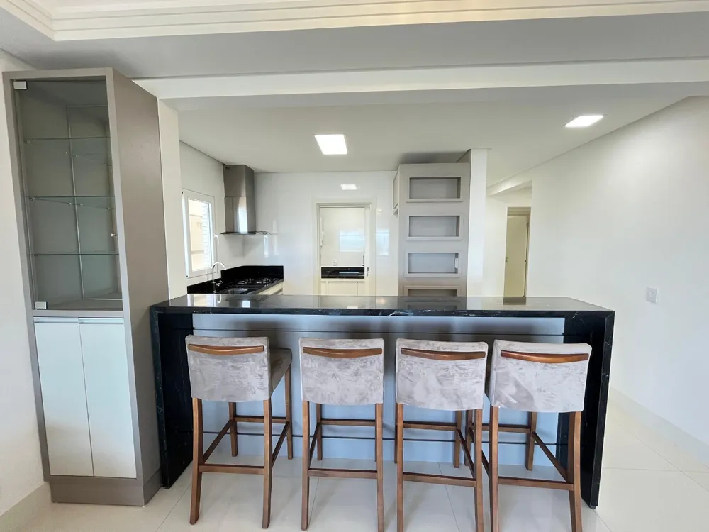 Apartamento, 3 quartos, 176 m² - Foto 1