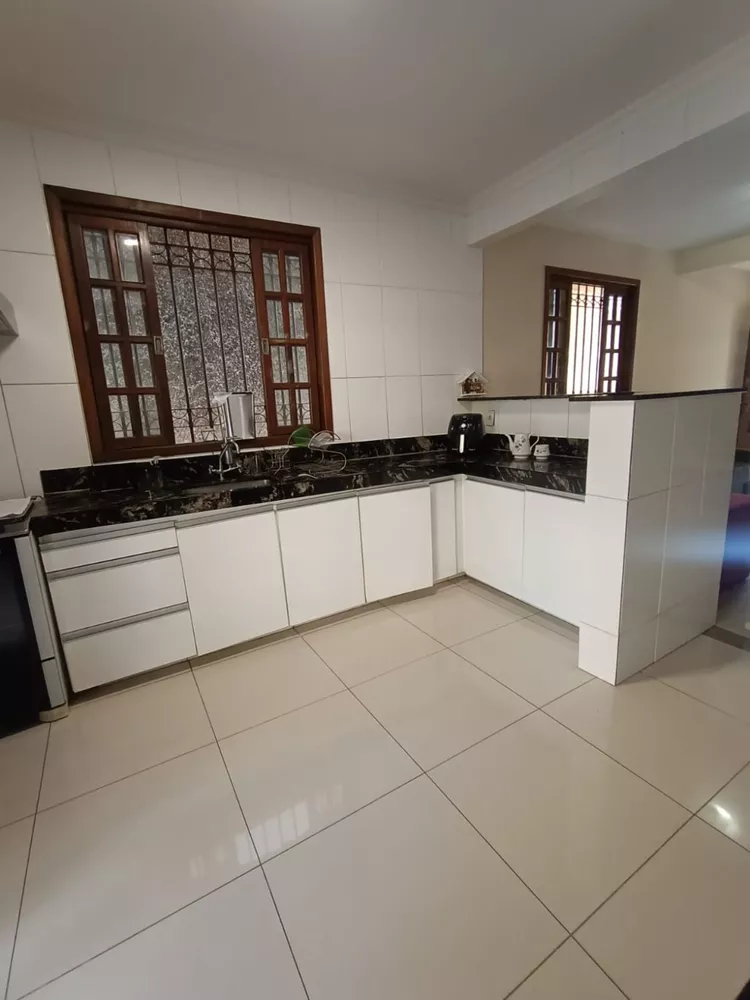 Casa à venda com 3 quartos, 193m² - Foto 4