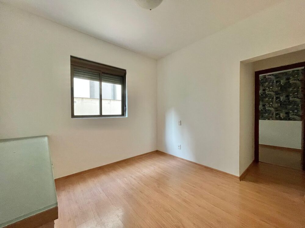 Apartamento à venda com 4 quartos, 250m² - Foto 2
