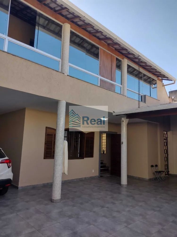 Casa, 6 quartos, 250 m² - Foto 1