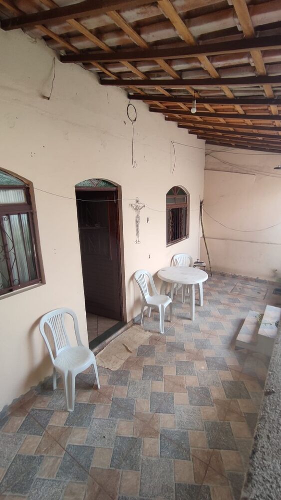 Casa à venda com 1 quarto, 180m² - Foto 2